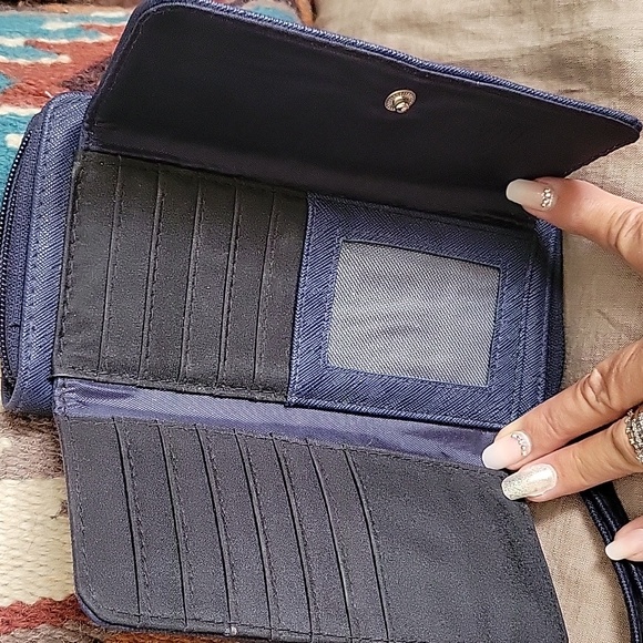 Nautica Navy Blue Wallet/Wristlet ID Safe RFID Protection 0 - Picture 6 of 11